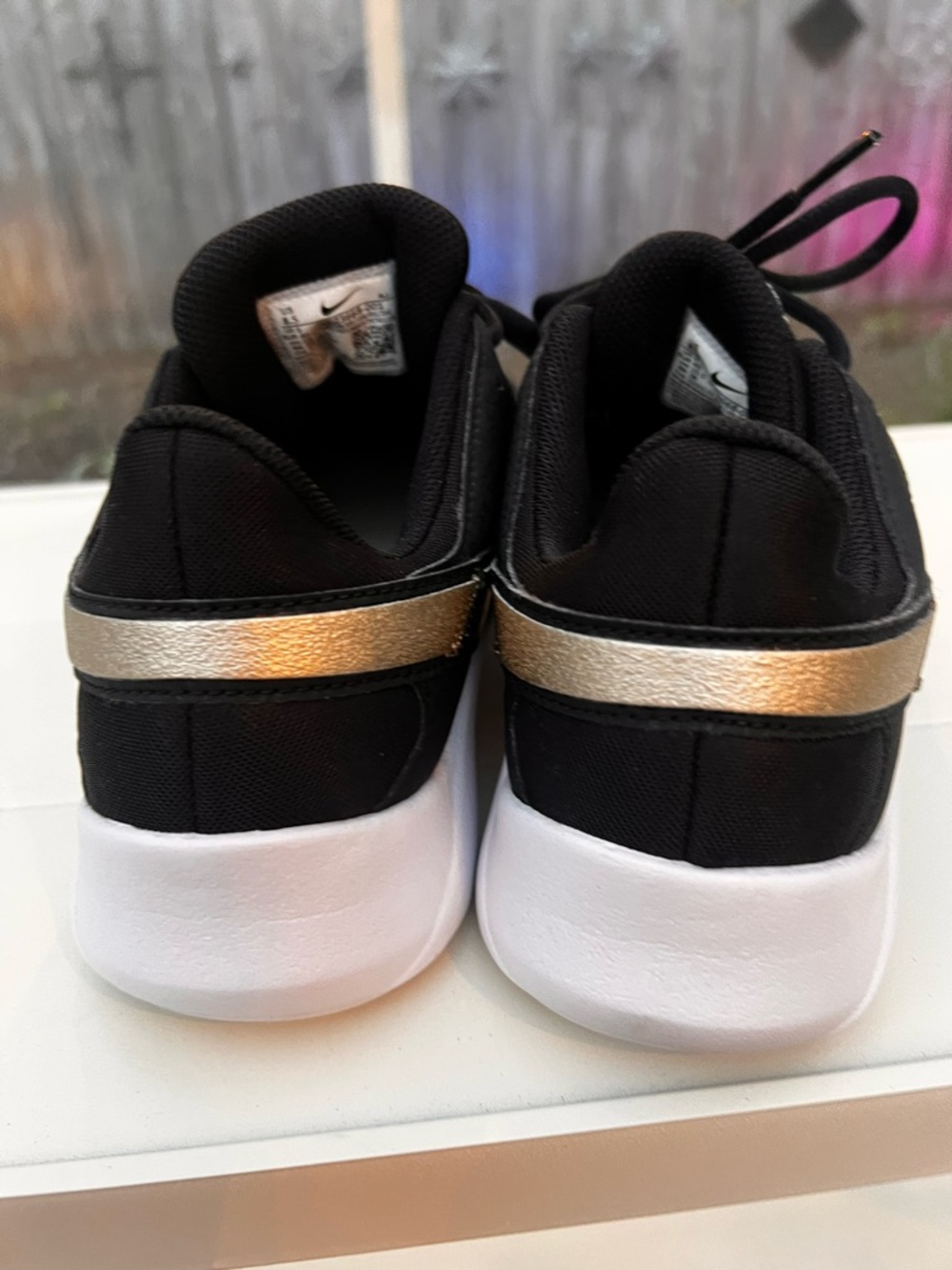 Nike Black NWOT Running Sneakers White Midsole Gold-Speckled Swoosh 8.5W Baddie - Picture 6 of 11